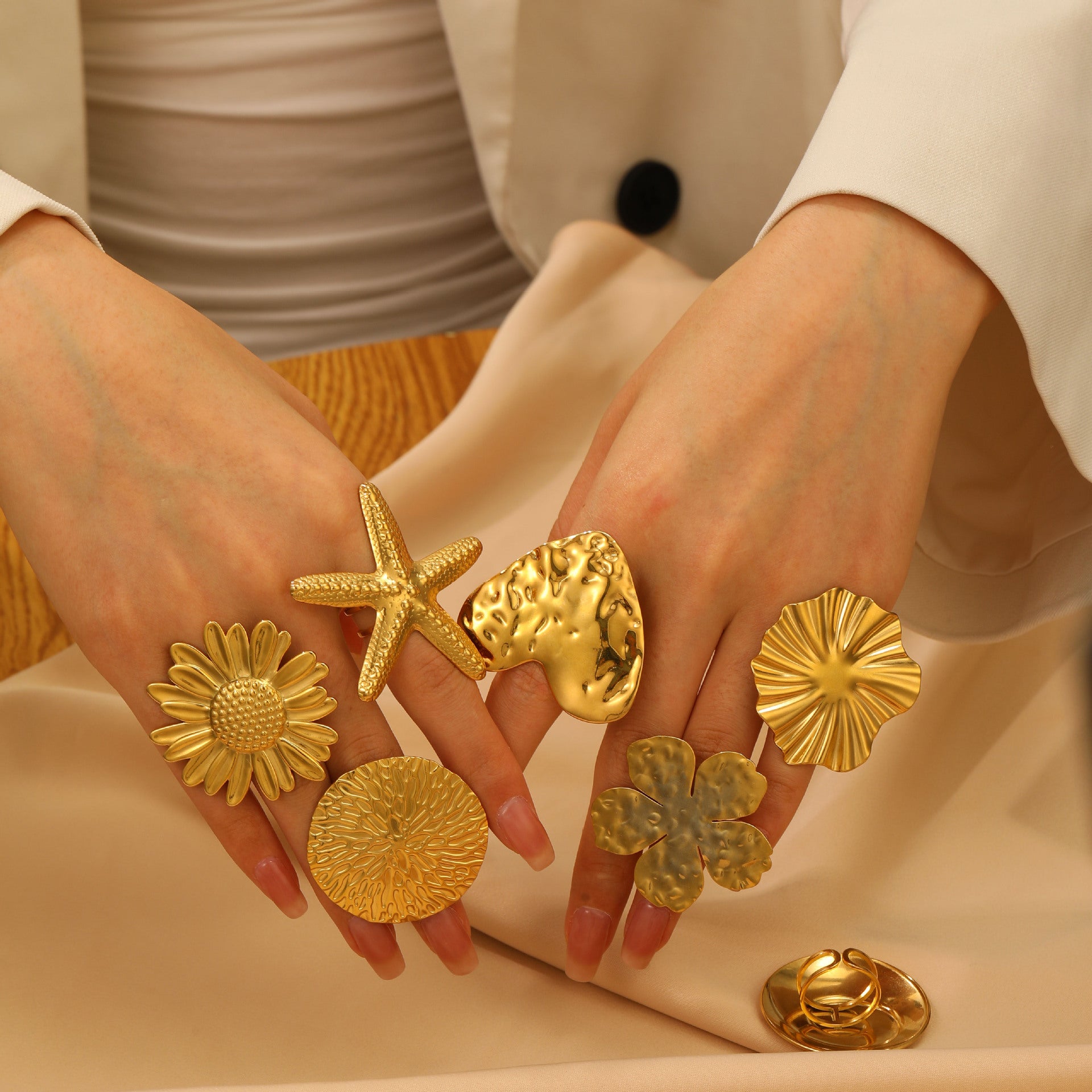 Wholesale  18k Convex and Concave Texture Round Ring Women's Ring